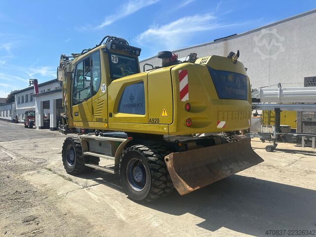 Pelle sur pneus LIEBHERR A 920 / Oil Quick