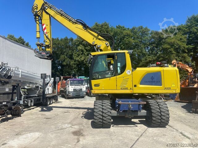Pelle sur pneus LIEBHERR A 920 / Oil Quick