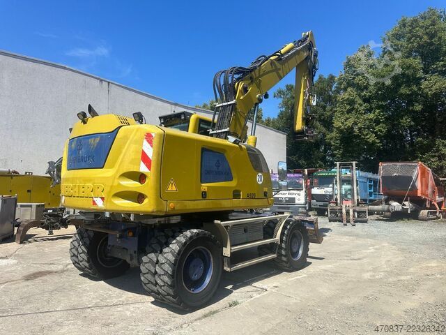 Pelle sur pneus LIEBHERR A 920 / Oil Quick