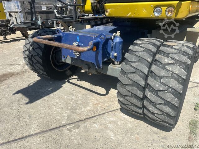 Pelle sur pneus LIEBHERR A 920 / Oil Quick