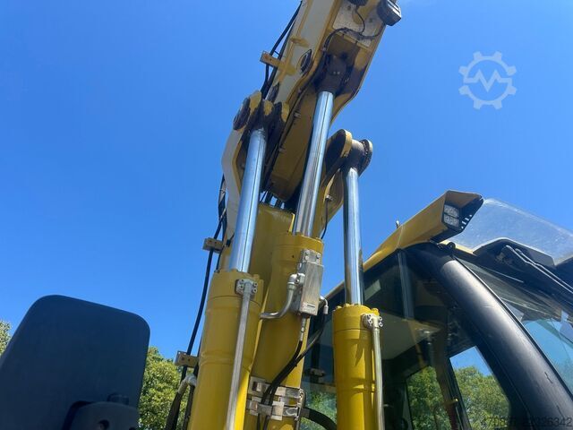 Pelle sur pneus LIEBHERR A 920 / Oil Quick