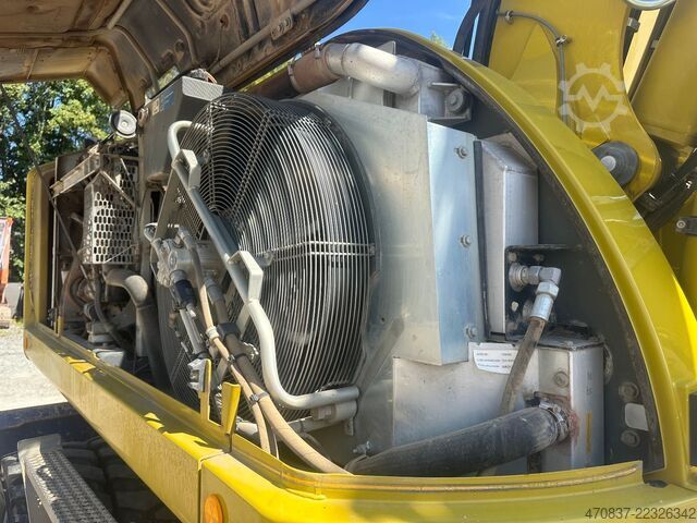 Pelle sur pneus LIEBHERR A 920 / Oil Quick