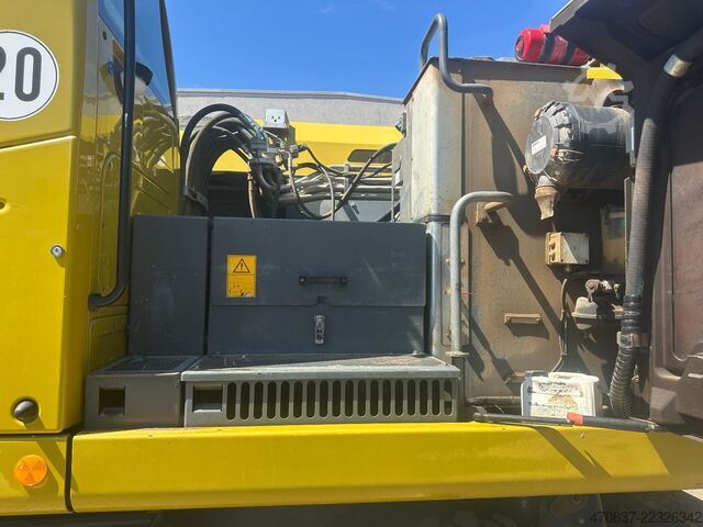 Pelle sur pneus LIEBHERR A 920 / Oil Quick