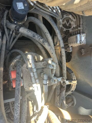 Pelle sur pneus LIEBHERR A 920 / Oil Quick