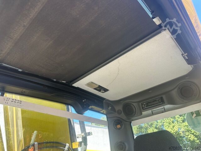Pelle sur pneus LIEBHERR A 920 / Oil Quick