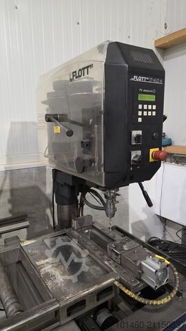 Línea de perforación automática XYZ con mesa de alimentación Flott P40 ST FB dofra x y table