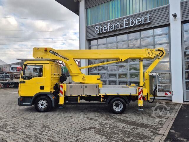 Lastbilmonteret arbejdsplatform MAN TGL 8.150 4x2 Bison Palfinger TKA 30