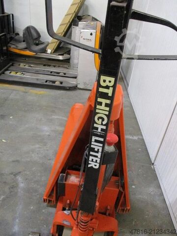 High lifting pallet truck BT HLE1000A