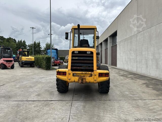 Lader JCB 411