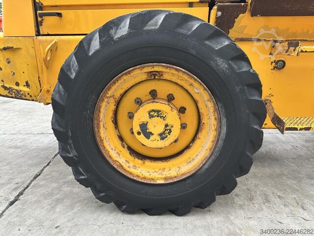 Lader JCB 411