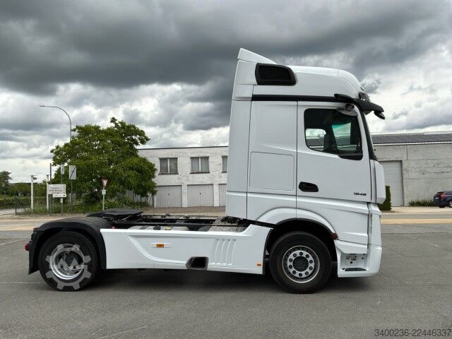Ciężarówka z dźwigiem Mercedes-Benz Actros L 1945