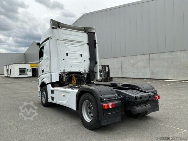 Ciężarówka z dźwigiem Mercedes-Benz Actros L 1945