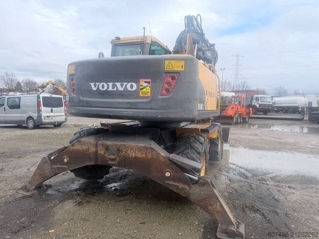 Mobile excavator VOLVO EW 140 C Baujahr 2010
