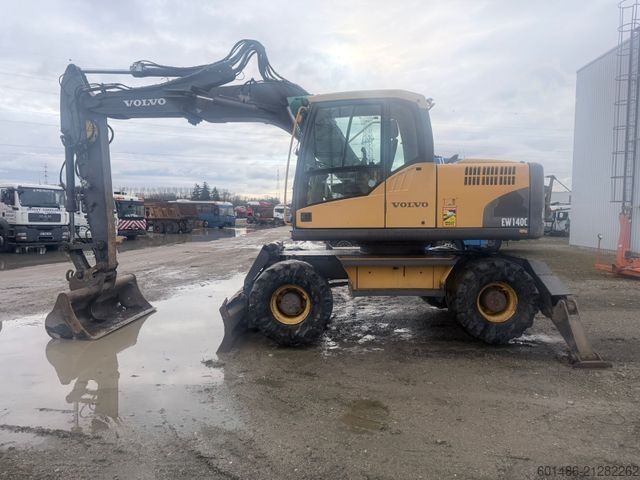 Mobile excavator VOLVO EW 140 C Baujahr 2010