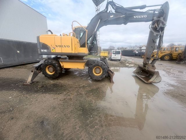 Mobile excavator VOLVO EW 140 C Baujahr 2010