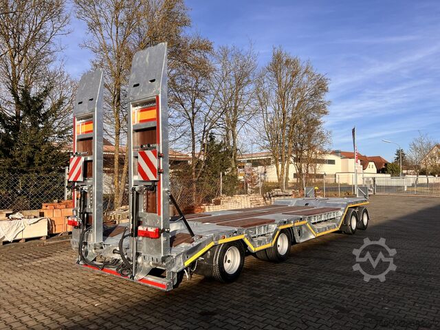 Remorcă cu platformă joasă Möslein T 4 VB H1 R  neuer 4 Achs Tieflader + Radmulden