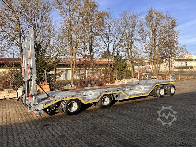 Remorcă cu platformă joasă Möslein T 4 VB H1 R  neuer 4 Achs Tieflader + Radmulden