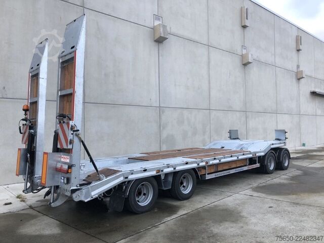 Remorcă cu platformă joasă Möslein T 4 VB H1  neuer 4 Achs Tieflader hydraulischen Rampen
