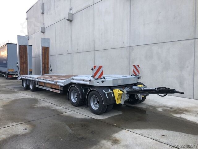 Remorcă cu platformă joasă Möslein T 4 VB H1  neuer 4 Achs Tieflader hydraulischen Rampen