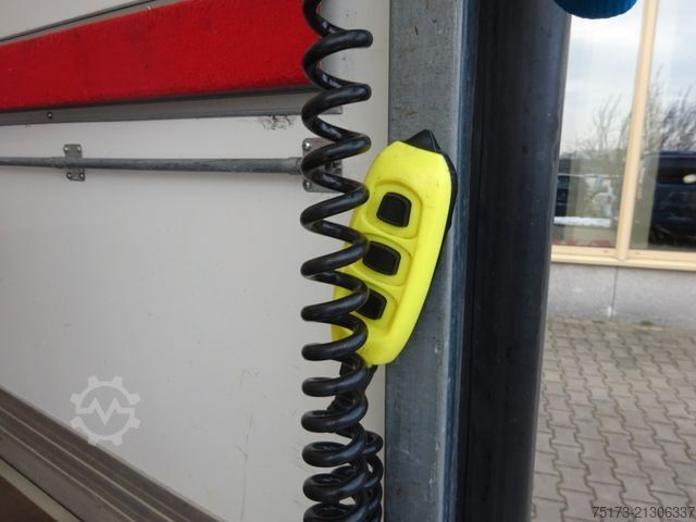 Vrachtwagen met bakwagen FORD Transit 350 L4 130PS HA Trend Koffer LBW