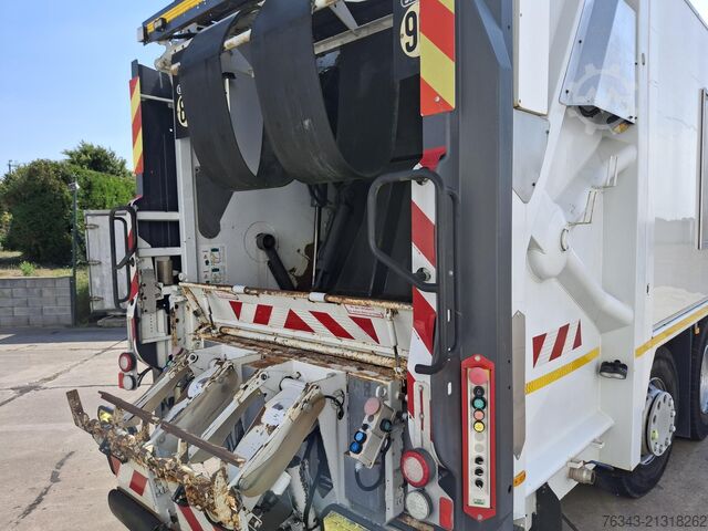 Huisvuilwagen RENAULT D26 WIDE 320 - 6X2 - E6 - SEMAT C337