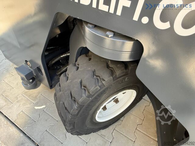 Fyrvägstruck Combilift C5000E / TRIPLEX 8300MM WIDE POSITIONER