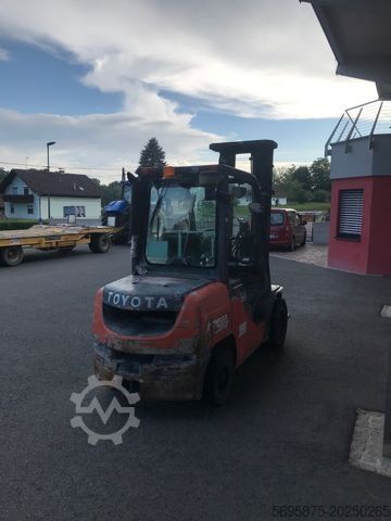 Frontstapler TOYOTA Tonero 35