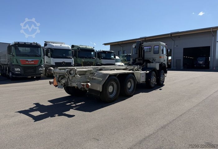 Kampós konténerszállító teherautó Iveco 300-30 AH 8x4 Hakengerät / Swiss-Vehicle