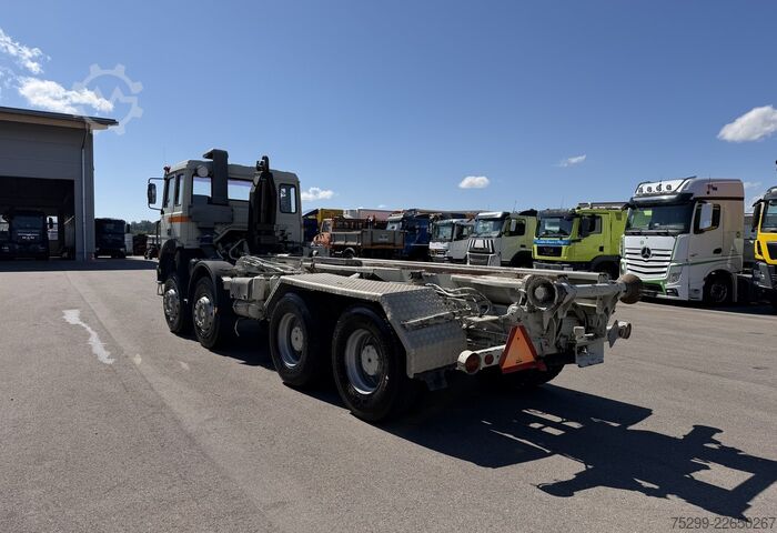 Kampós konténerszállító teherautó Iveco 300-30 AH 8x4 Hakengerät / Swiss-Vehicle