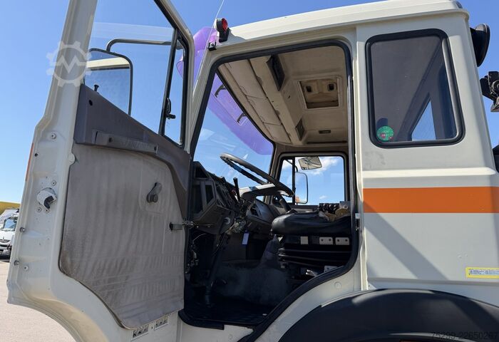 Kampós konténerszállító teherautó Iveco 300-30 AH 8x4 Hakengerät / Swiss-Vehicle
