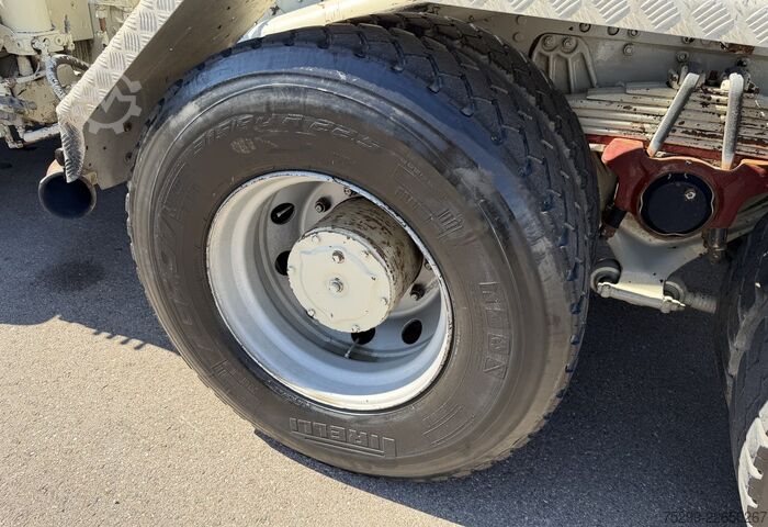 Kampós konténerszállító teherautó Iveco 300-30 AH 8x4 Hakengerät / Swiss-Vehicle