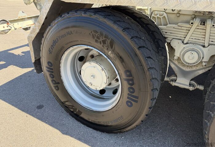 Kampós konténerszállító teherautó Iveco 300-30 AH 8x4 Hakengerät / Swiss-Vehicle