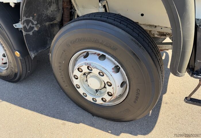 Kampós konténerszállító teherautó Iveco 300-30 AH 8x4 Hakengerät / Swiss-Vehicle
