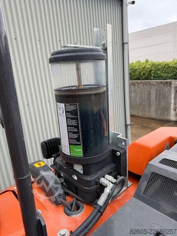 Rupsgraafmachine Hitachi ZX 135 US-7
