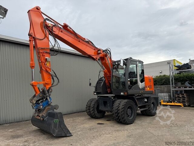 Escavatore gommato Hitachi ZX 145 W-3