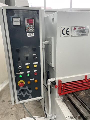 Hydraulisk pladesaks, svingskæresaks til plader, pladesaks, bordpladesaks BAYKAL HGL 3100 x 8