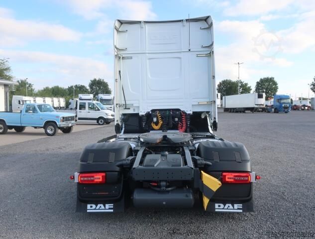Standardní tahač DAF XG+ 530 Intarder Navigation Standklima LED