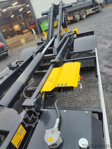 Sistema de brazo de gancho MAN TGL 12.250 with NEW Containersystem / Hooklift ...