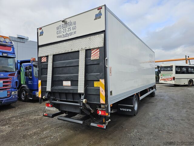 Camión caja Volvo FL 240 4x2 14Tons Hebebühne Blatt/Luft