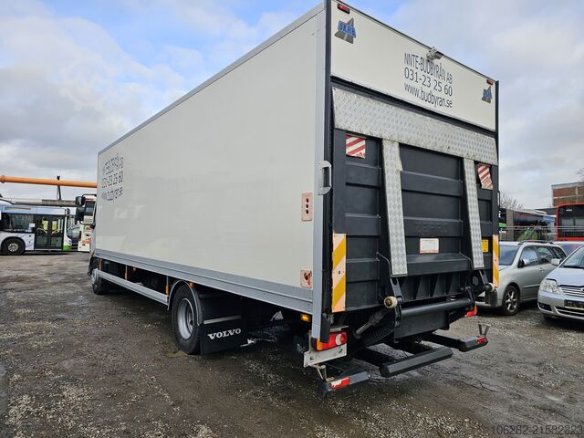 Camión caja Volvo FL 240 4x2 14Tons Hebebühne Blatt/Luft