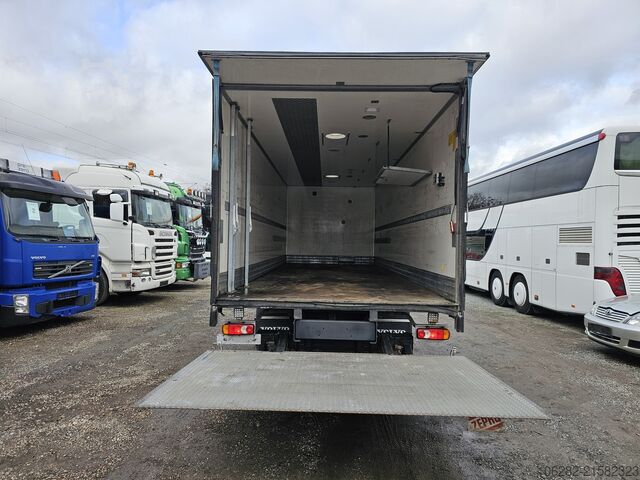 Camión caja Volvo FL 240 4x2 14Tons Hebebühne Blatt/Luft