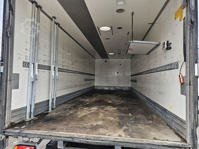 Camión caja Volvo FL 240 4x2 14Tons Hebebühne Blatt/Luft