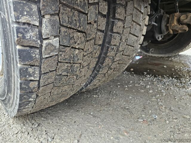 Camión caja Volvo FL 240 4x2 14Tons Hebebühne Blatt/Luft