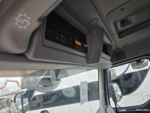 Camión caja Volvo FL 240 4x2 14Tons Hebebühne Blatt/Luft