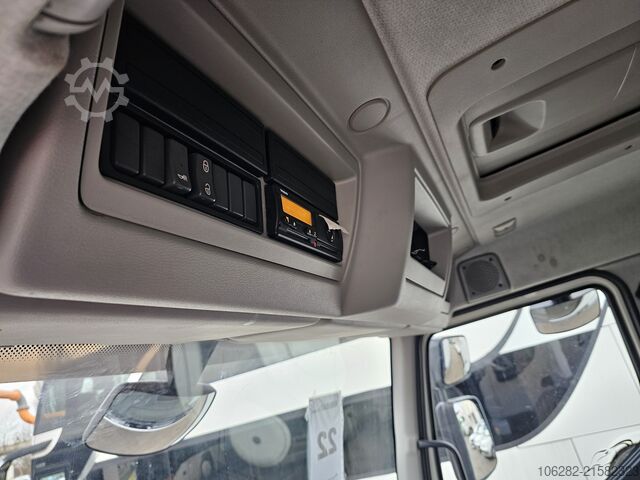 Camión caja Volvo FL 240 4x2 14Tons Hebebühne Blatt/Luft