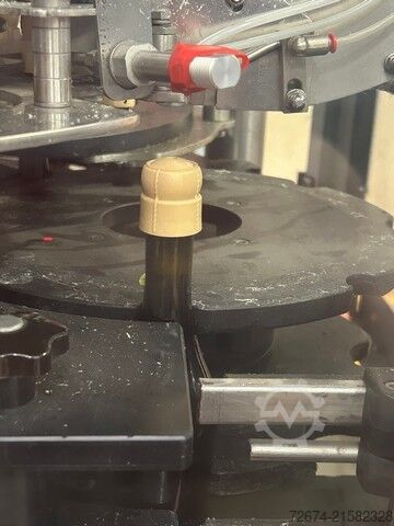 Envasadora de tapas Arol Kamma PKV