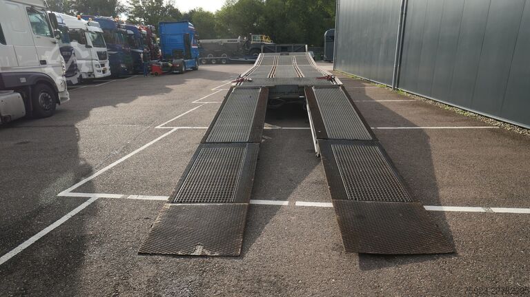 Caricatore semi basso Nooteboom 3 axle semi low loader with ramps