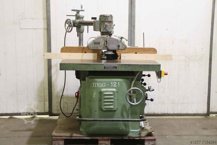 Freesmachine met draaibare as Comag SFN 190