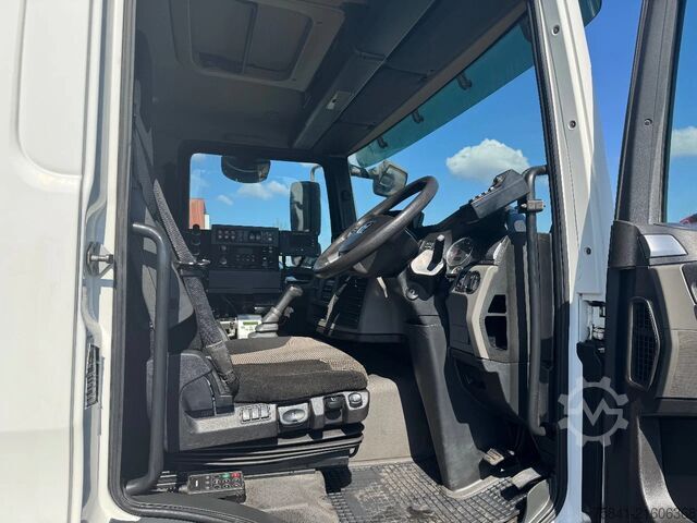Gatusopmaskin MAN TGM 18.290 met BROCK  SL 280 opbouw