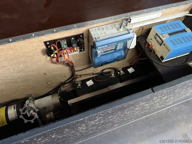 Nadwozie wymienne z zabudową skrzyniową Fahrzeugwerk Werdau 